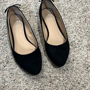 Women’s black velvet flats